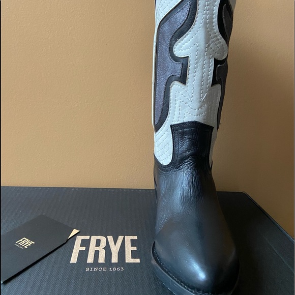 Frye Billy Underlay Pull-On - Picture 2 of 4